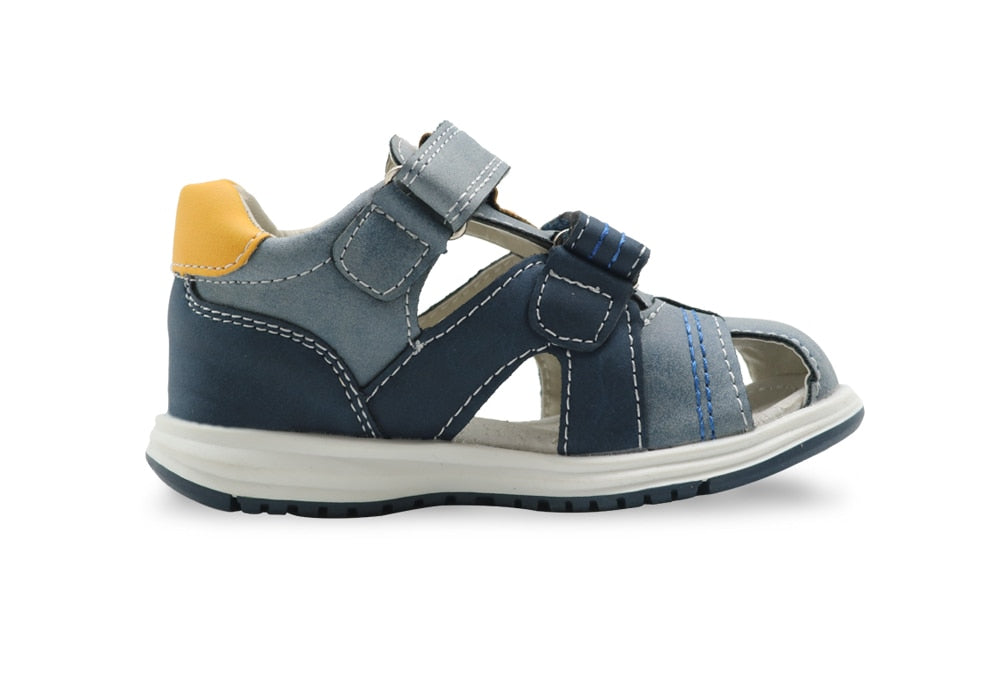 Apakowa Unisex Baby Boys Closed Toe Sandals Kids Soft Leather Walking Sandal Adjustable Shoes for Beach Travel Sports Activities