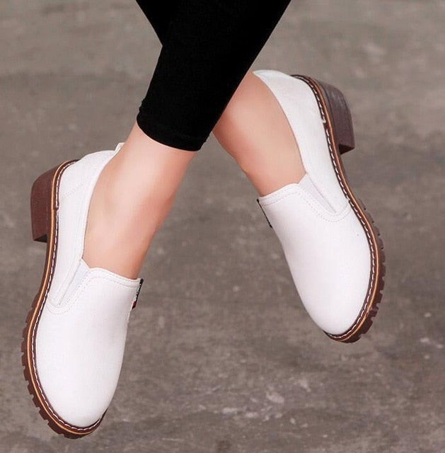 2020 Women Flat Shoes Round Toe Lace-Up Oxford Shoes Woman Soft Leather Brogue Women Shoes B908