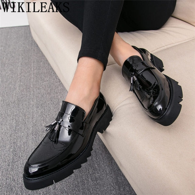 Brogue Shoes Men Formal Coiffeur Wedding Shoes Men Elegant Italian Brand Gold Party Shoes For Men Tassel Sepatu Slip On Pria