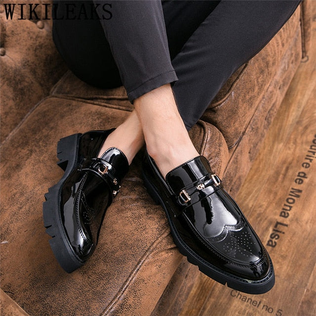 Brogue Shoes Men Formal Coiffeur Wedding Shoes Men Elegant Italian Brand Gold Party Shoes For Men Tassel Sepatu Slip On Pria